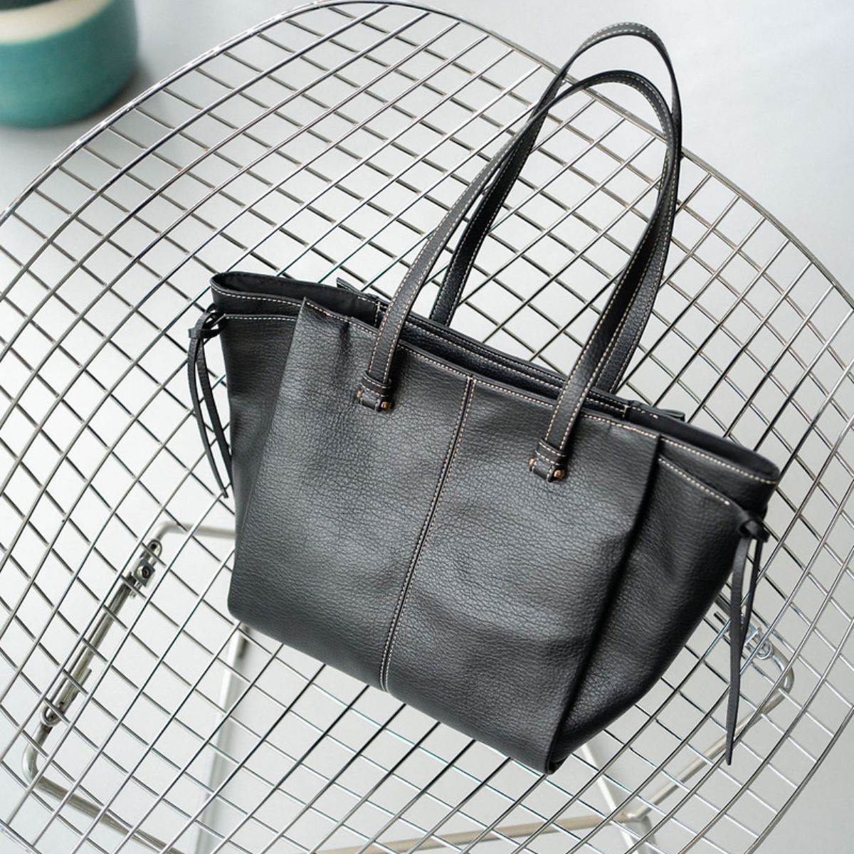 Cabas trapèze effet grainé noir