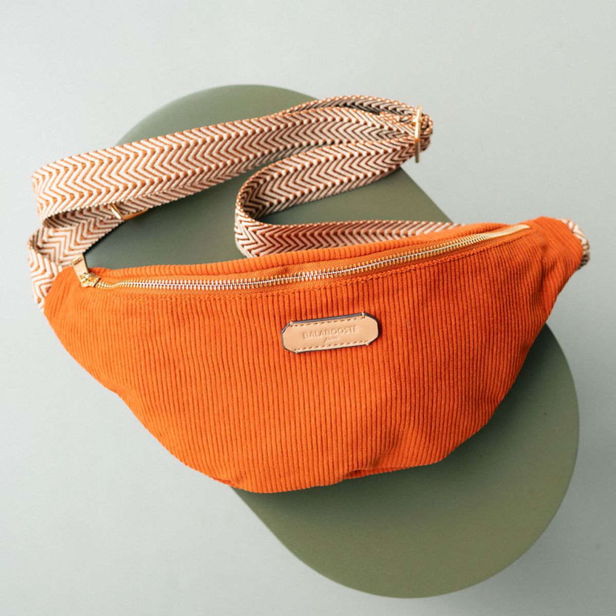 Sac banane textile côtelé coloris brique