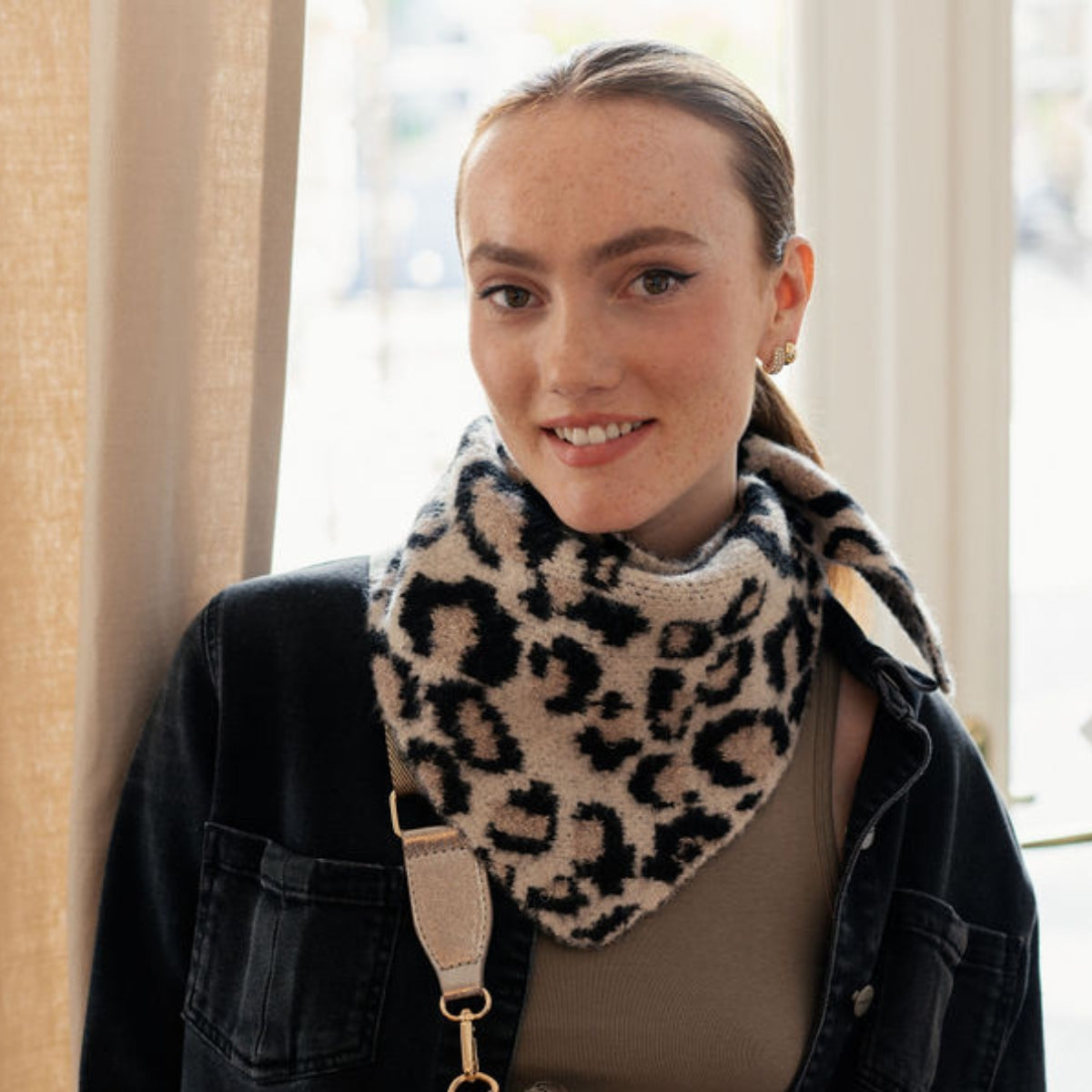 Écharpe triangle motif léopard