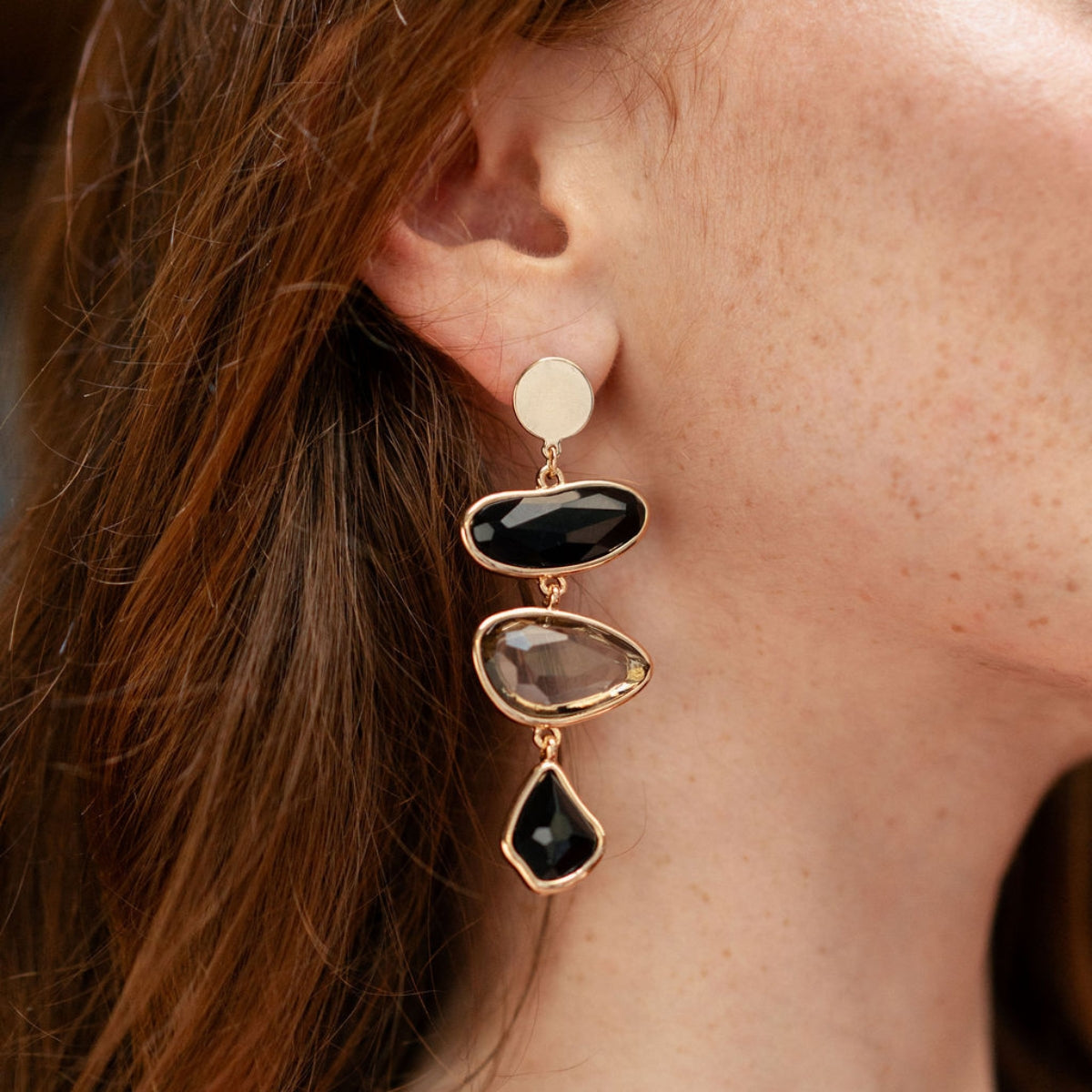 Boucles d'oreilles longues à facettes noires