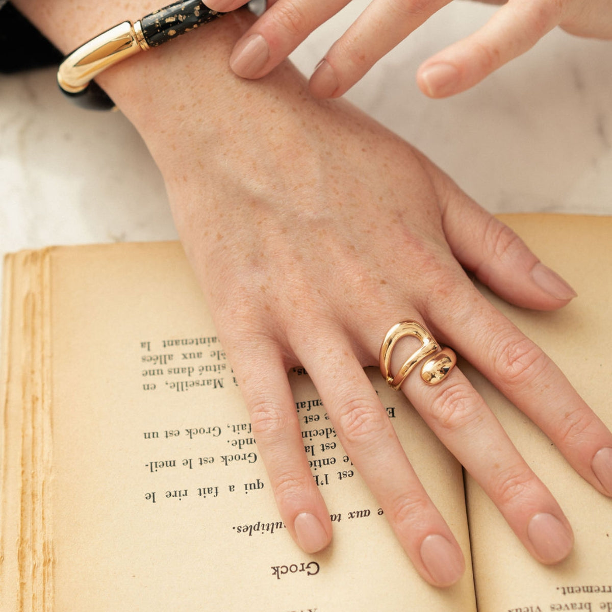 Bague ouverte enroulée