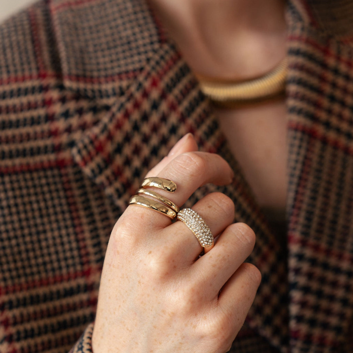 Set de 2 bagues dorées lisses et strassées