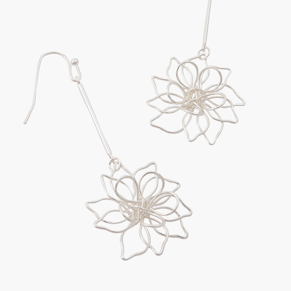 Boucles d'oreilles pendantes à fleurs argentées