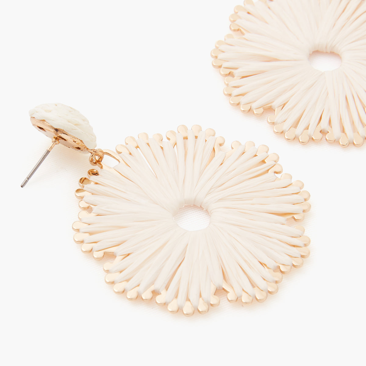 Boucles d'oreilles fleurs tissées en raphia ivoire