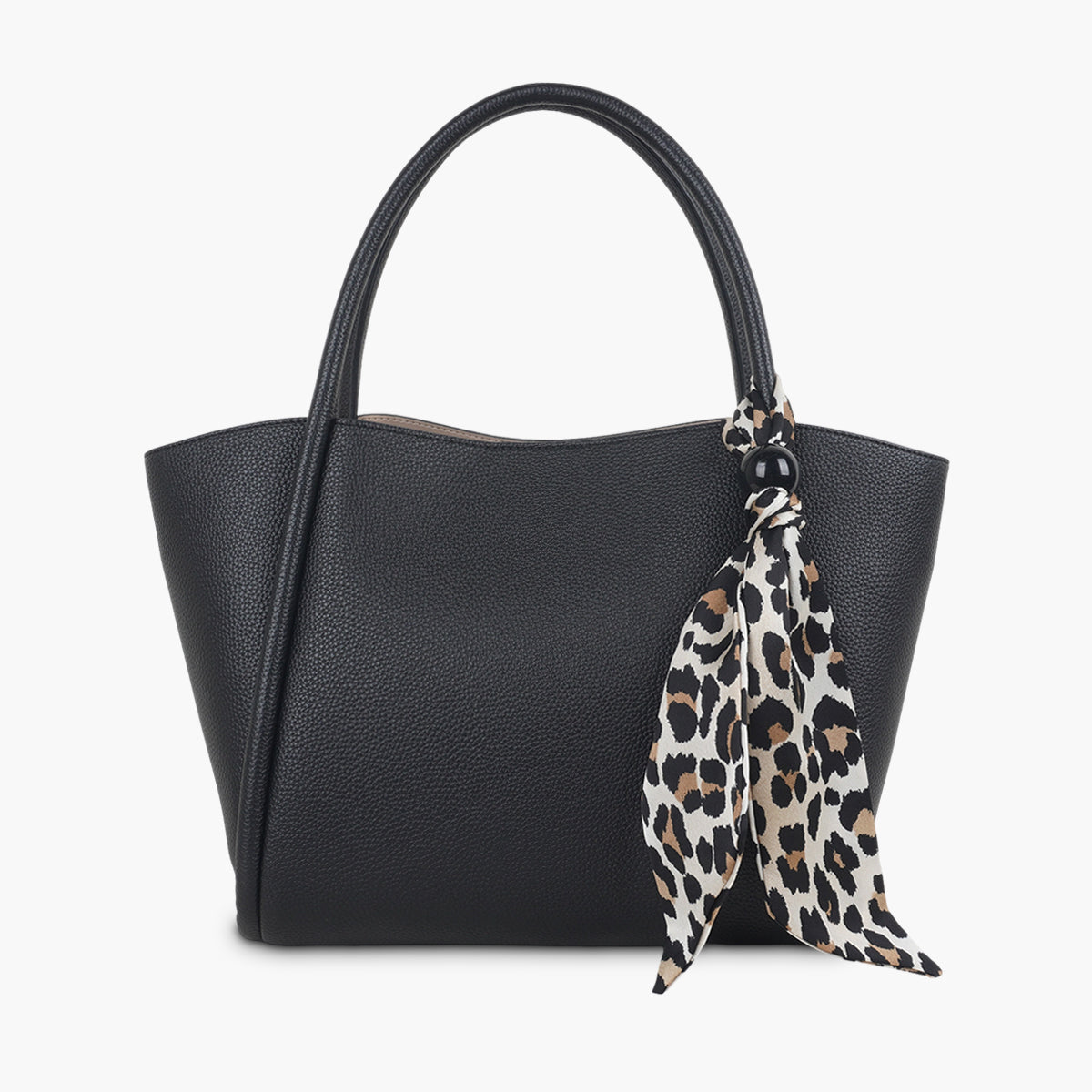 Cabas noir avec foulard léopard
