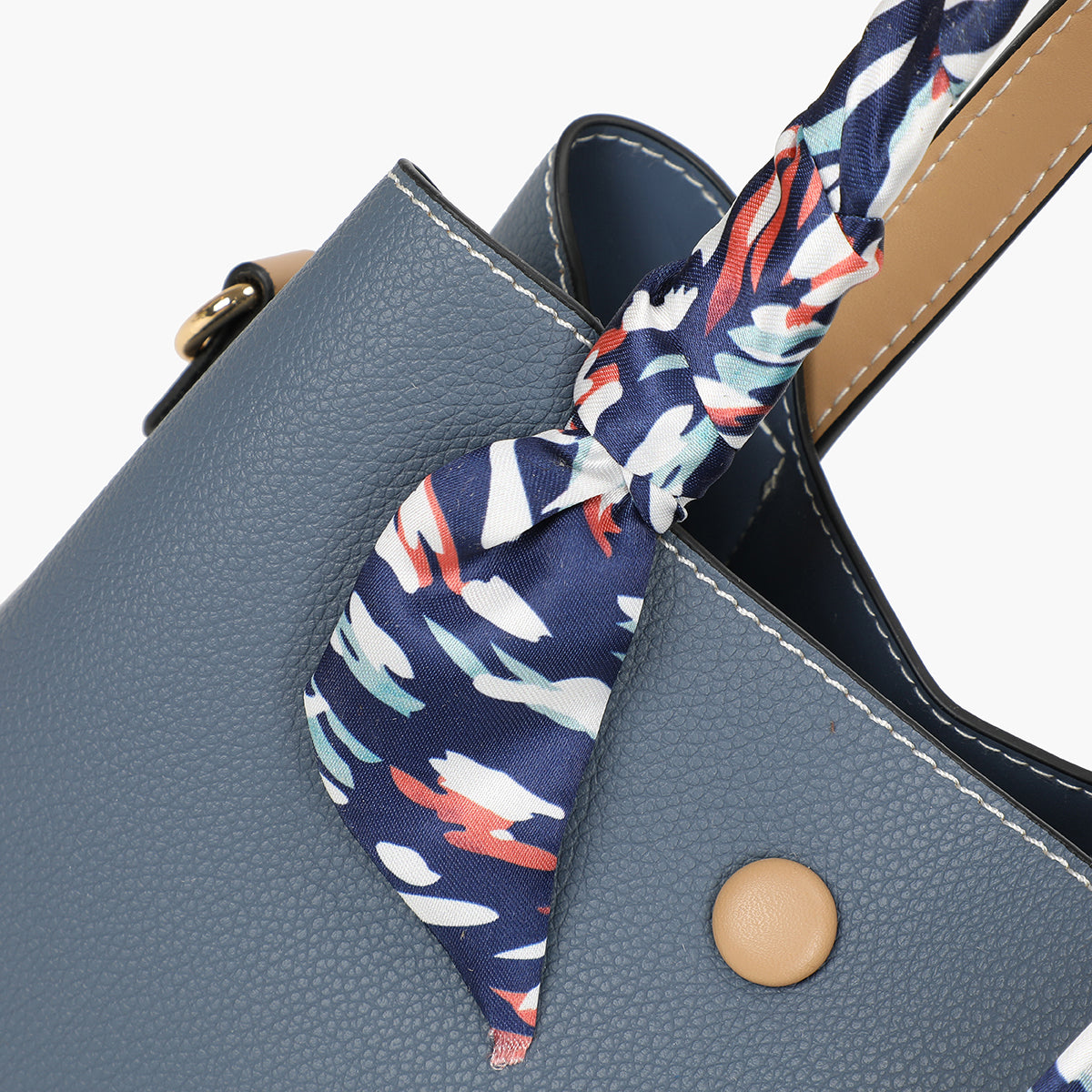 Petit sac à main bleu bicolor effet grainé avec foulard