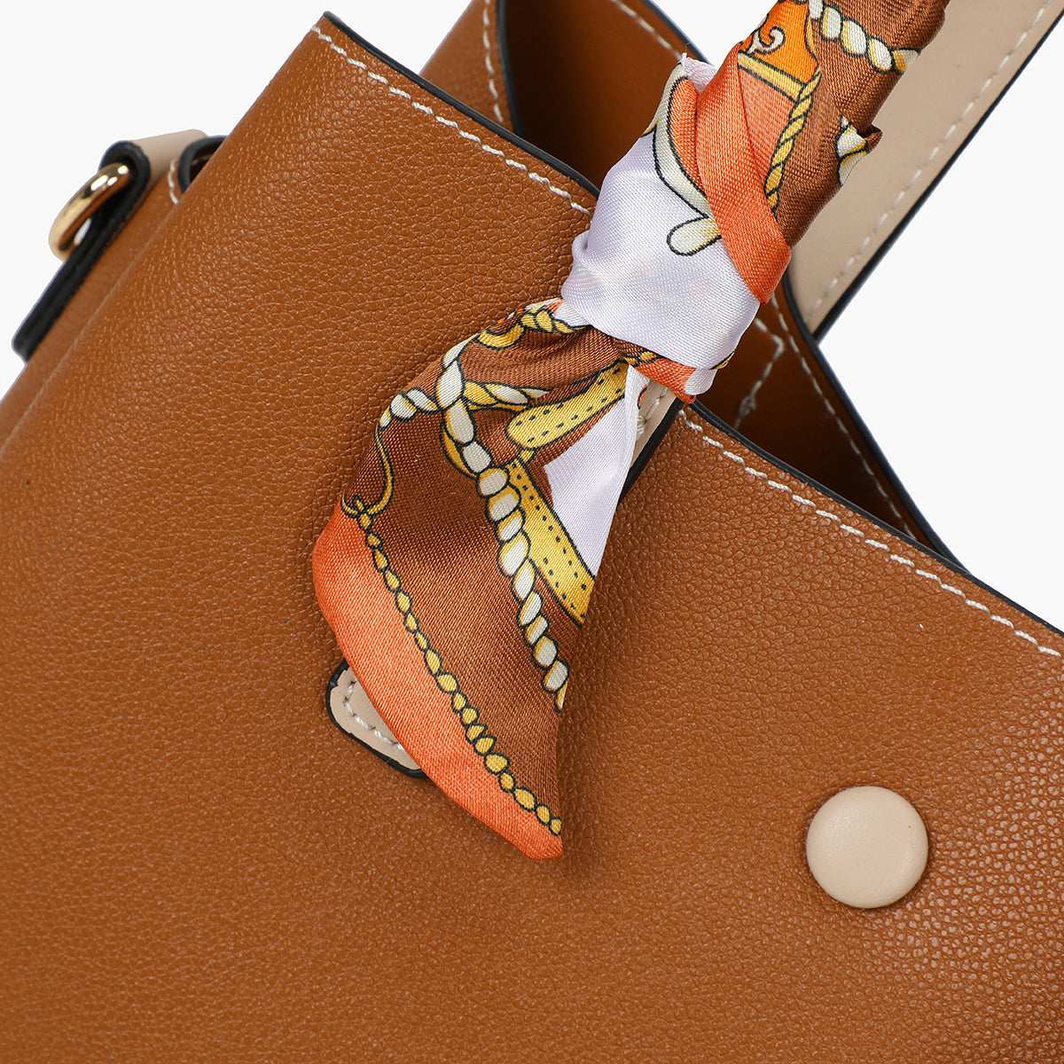 Sac à main effet grainé camel avec foulard