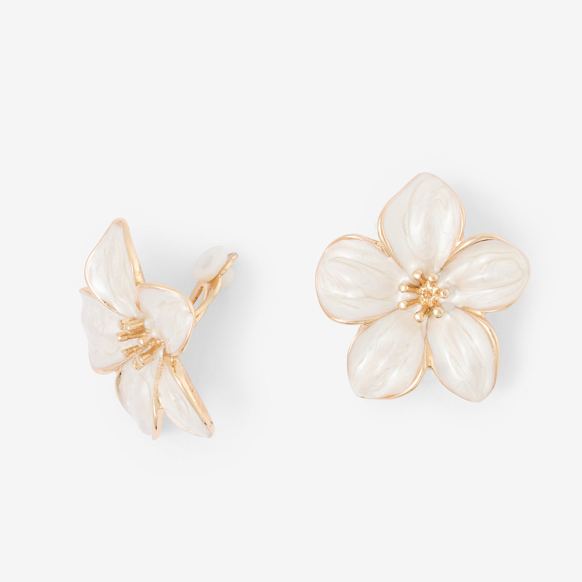 Boucles d'oreilles à clip fleurs blanches