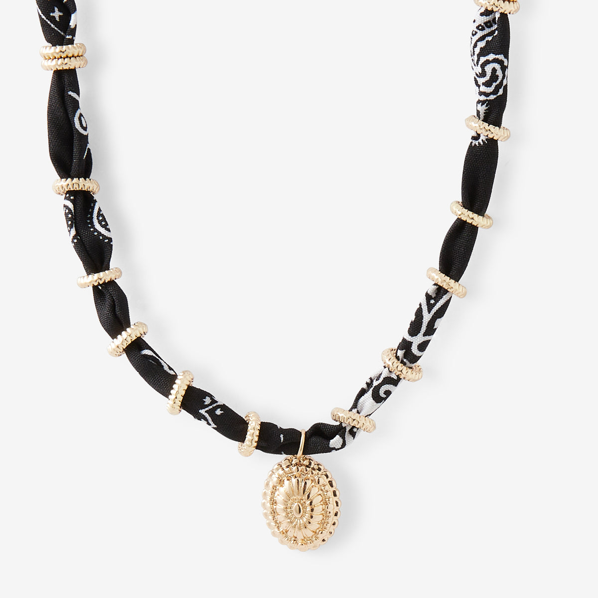 Collier tissu à breloques noir et doré