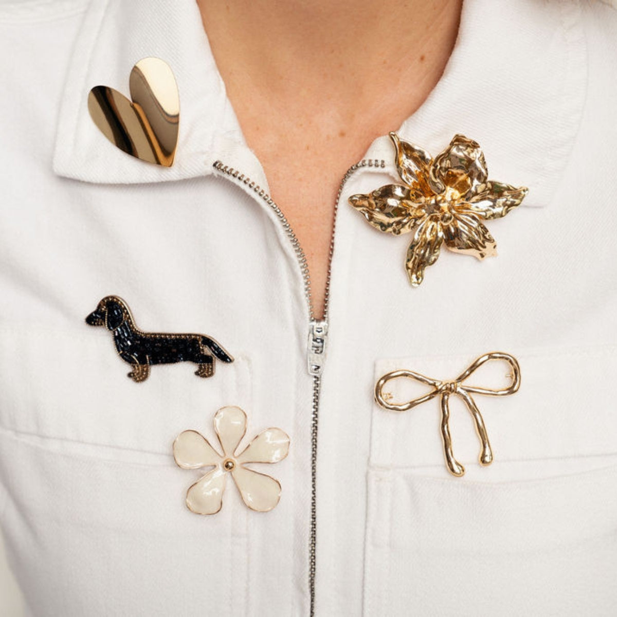 Broche teckel perles