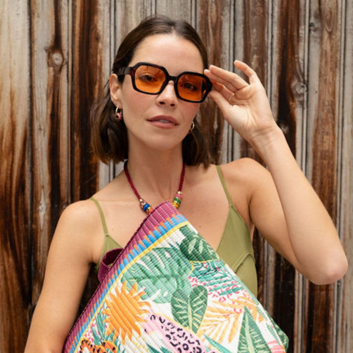 Lunettes de soleil marron écailles forme carrée