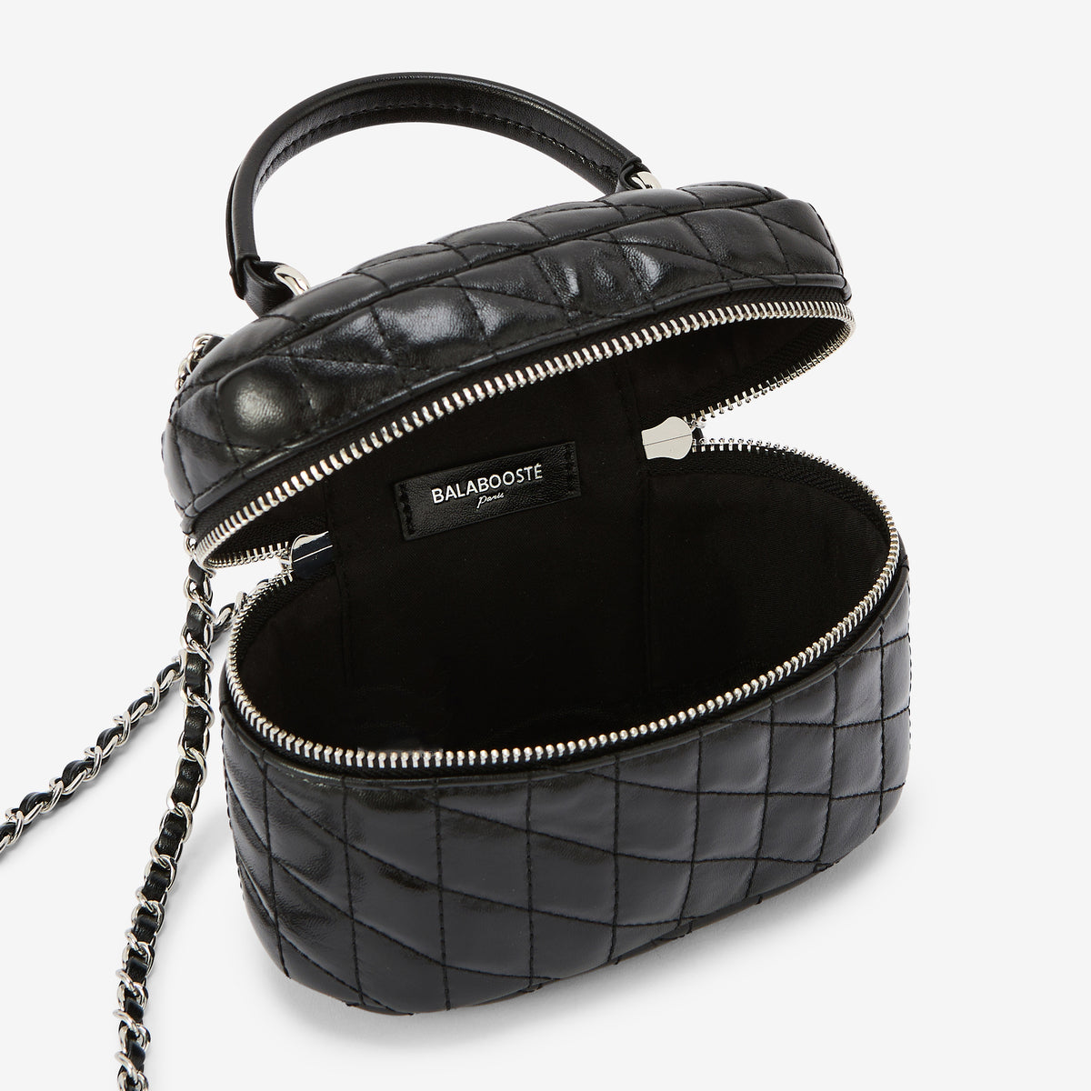 Petit sac noir matelassé avec chaîne