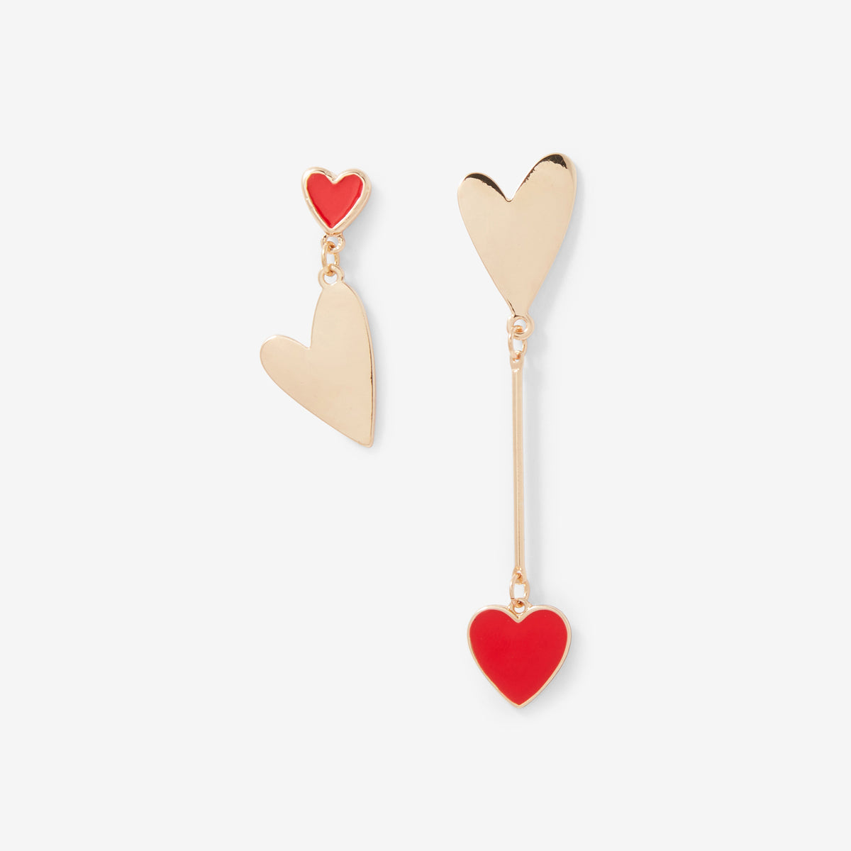 Boucles d'oreilles longues asymétriques cœurs rouge