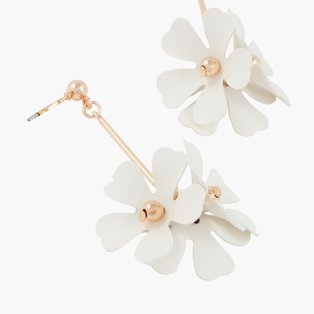 Boucles d'oreilles pendantes fleurs blanches