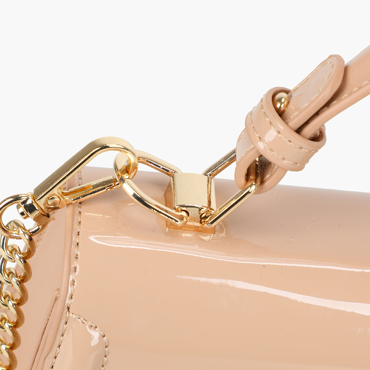 Sac porté main beige vernis