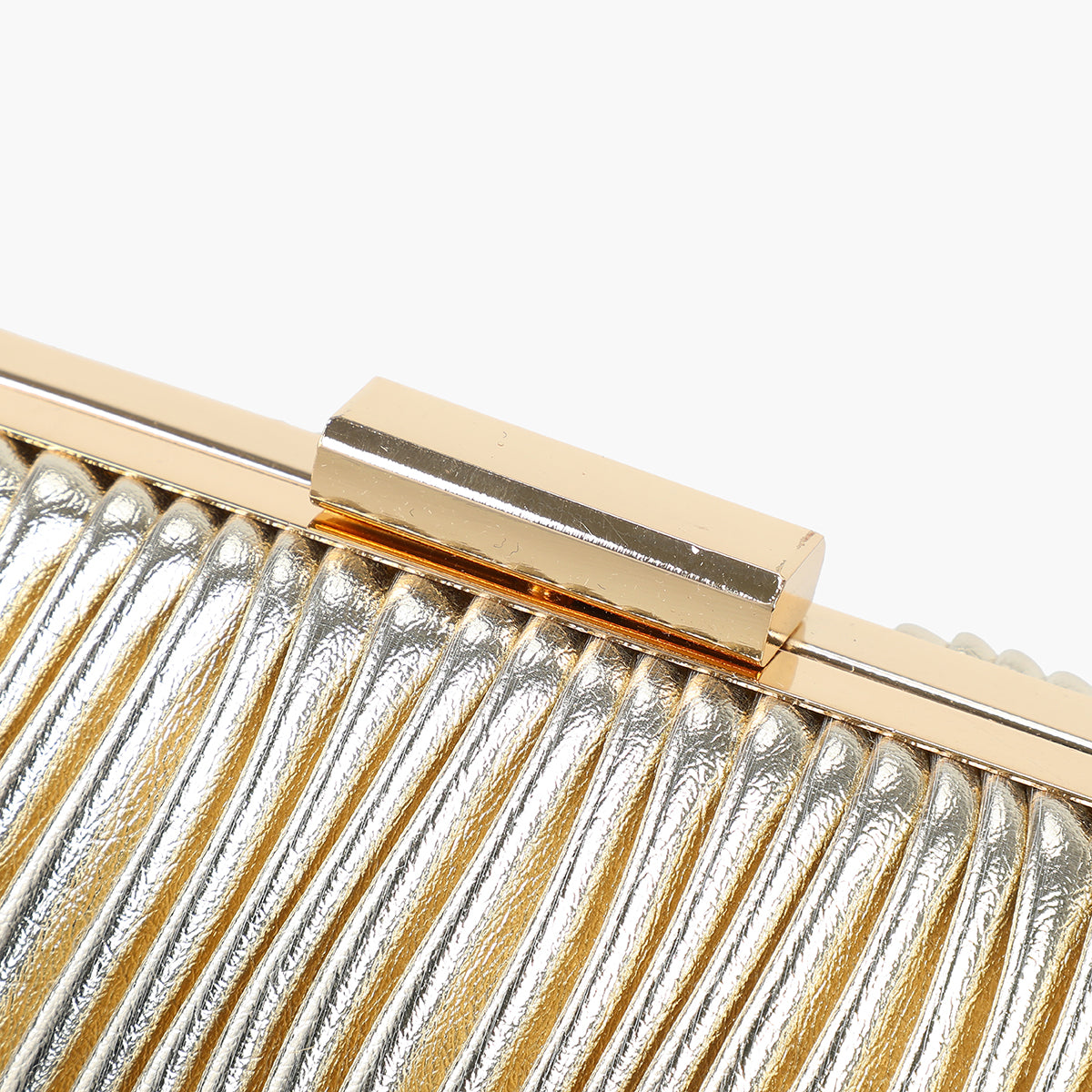 Minaudière métallisée dorée