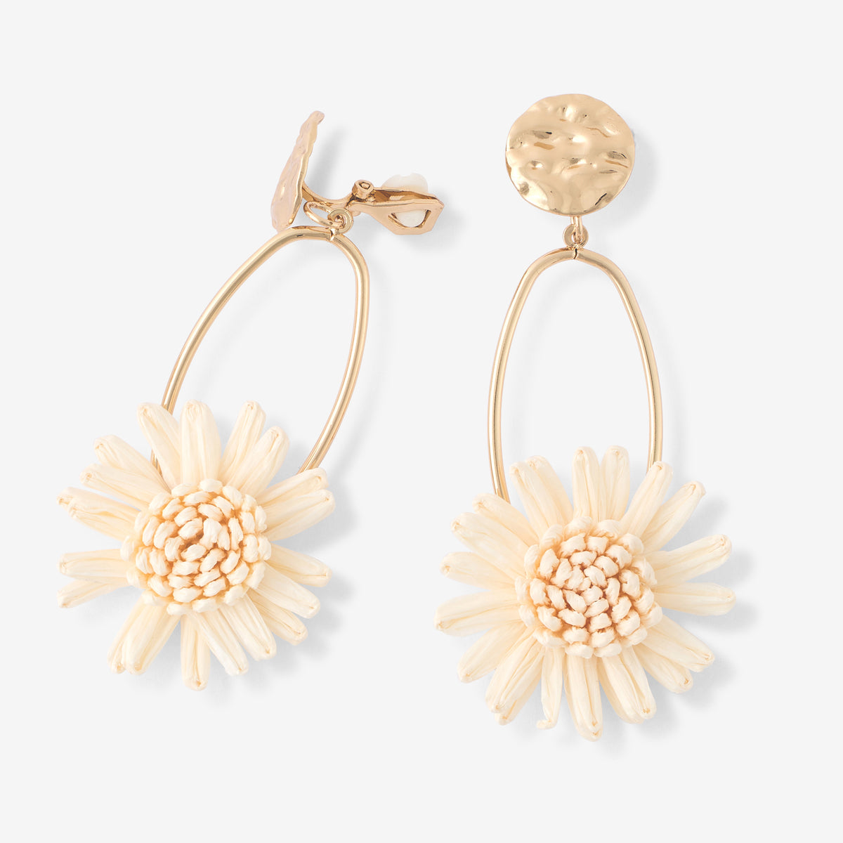 Boucles d'oreilles clips - fleur en raphia ivoire