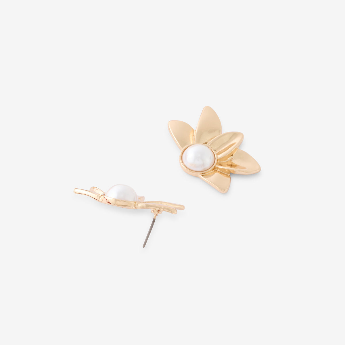 Boucles d'oreilles demi fleurs avec perle