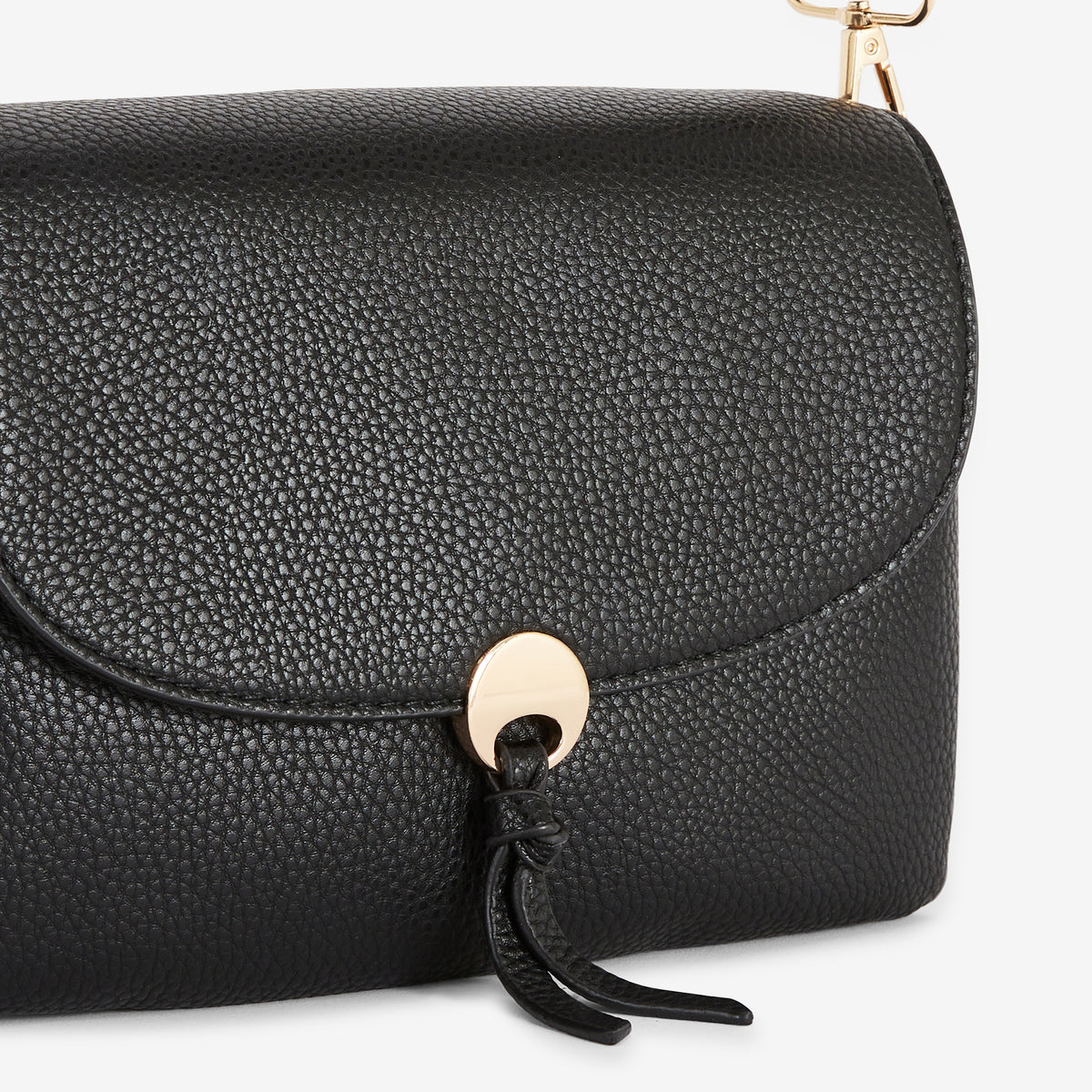 Petit sac noir avec bandoulière à motif géométrique