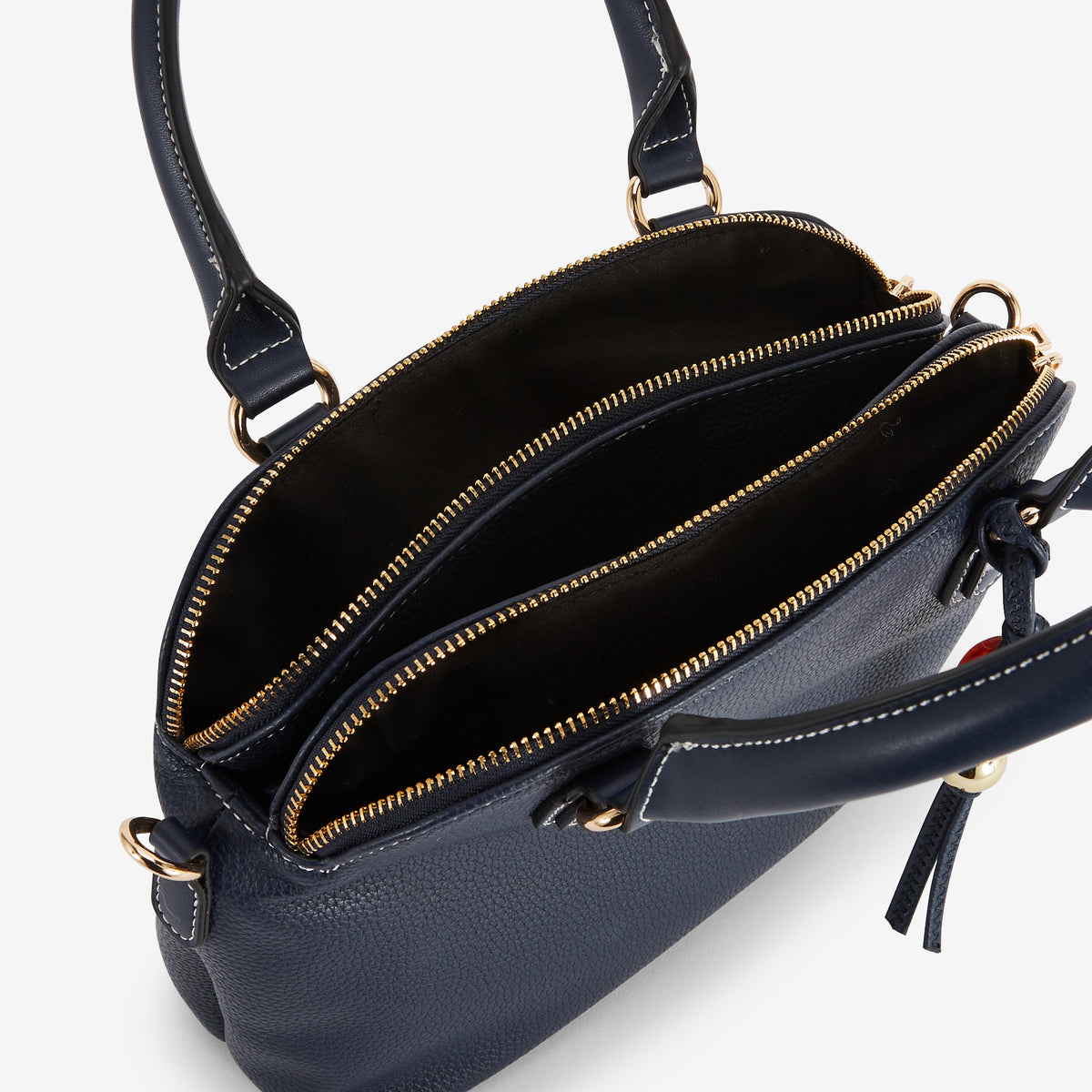 Petit sac porté main bleu avec grigri de perles