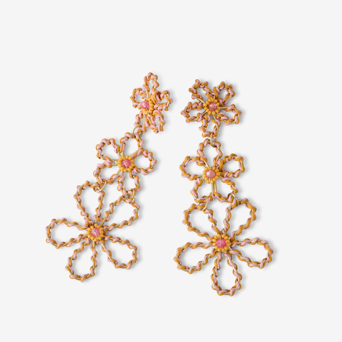 Boucles d'oreilles pendantes 3 fleurs filaires en raphia