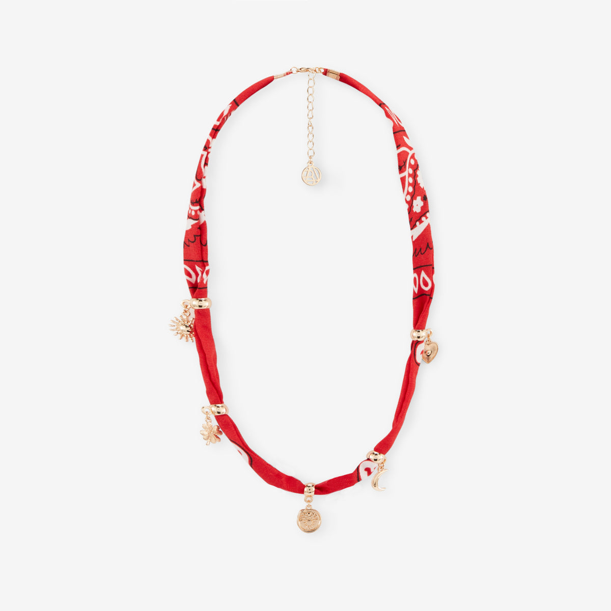 Collier tissu rouge à charms