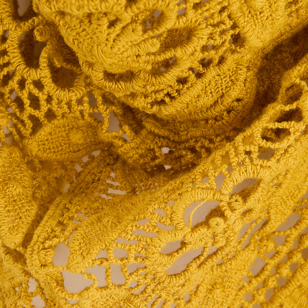 Foulard triangle en dentelle jaune