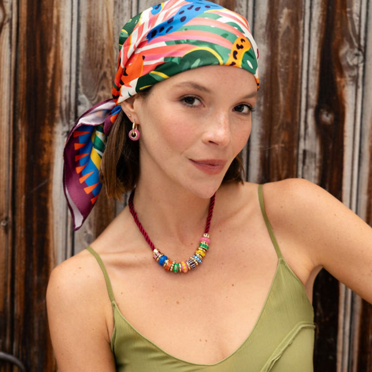 Collier cordon avec perles émail multicolore