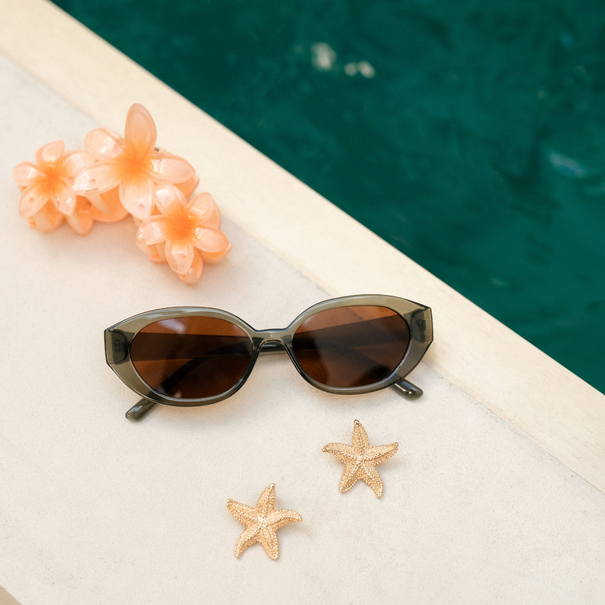 Lunettes de soleil kaki forme ovale