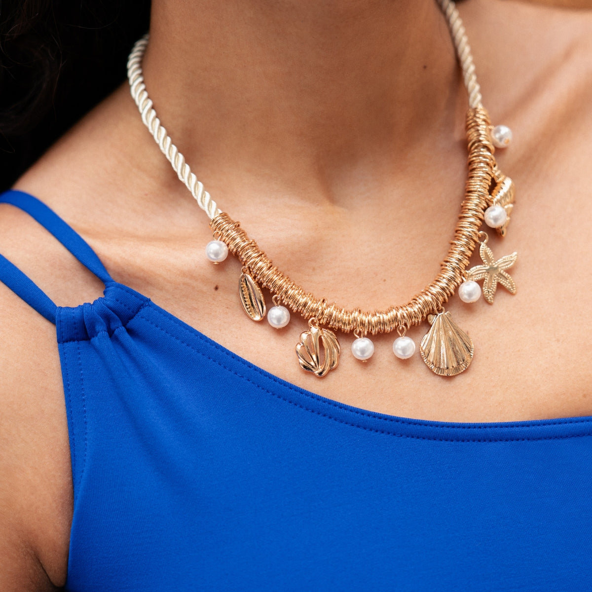 Collier cordon coquillages blanc et doré