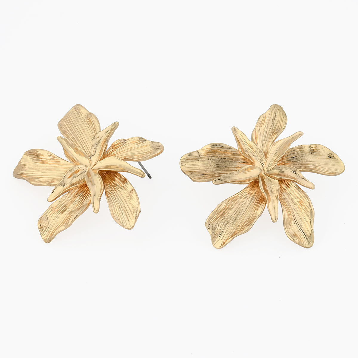 Grandes boucles d’oreilles fleurs texturées dorées