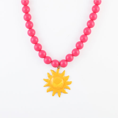 COLLIER DE PERLES ROSE FUCHSIA PENDENTIF SOLEIL