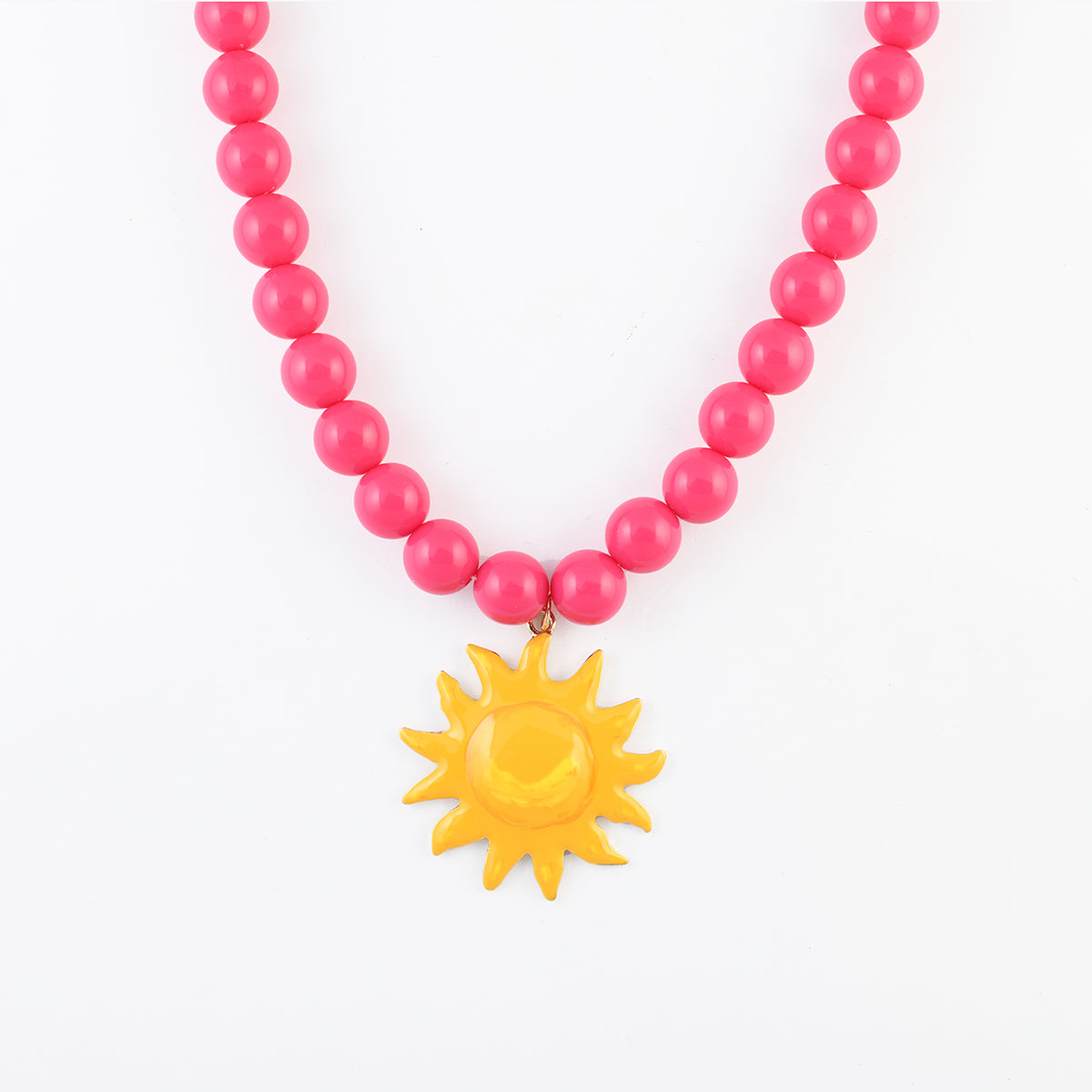 Collier de perles rose fuchsia pendentif soleil