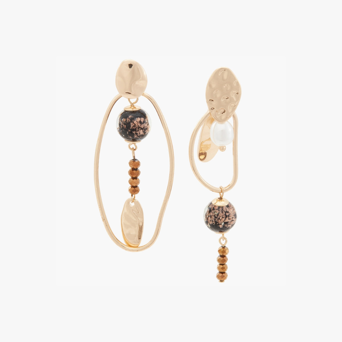 Boucles d'oreilles asymétriques noires et dorées