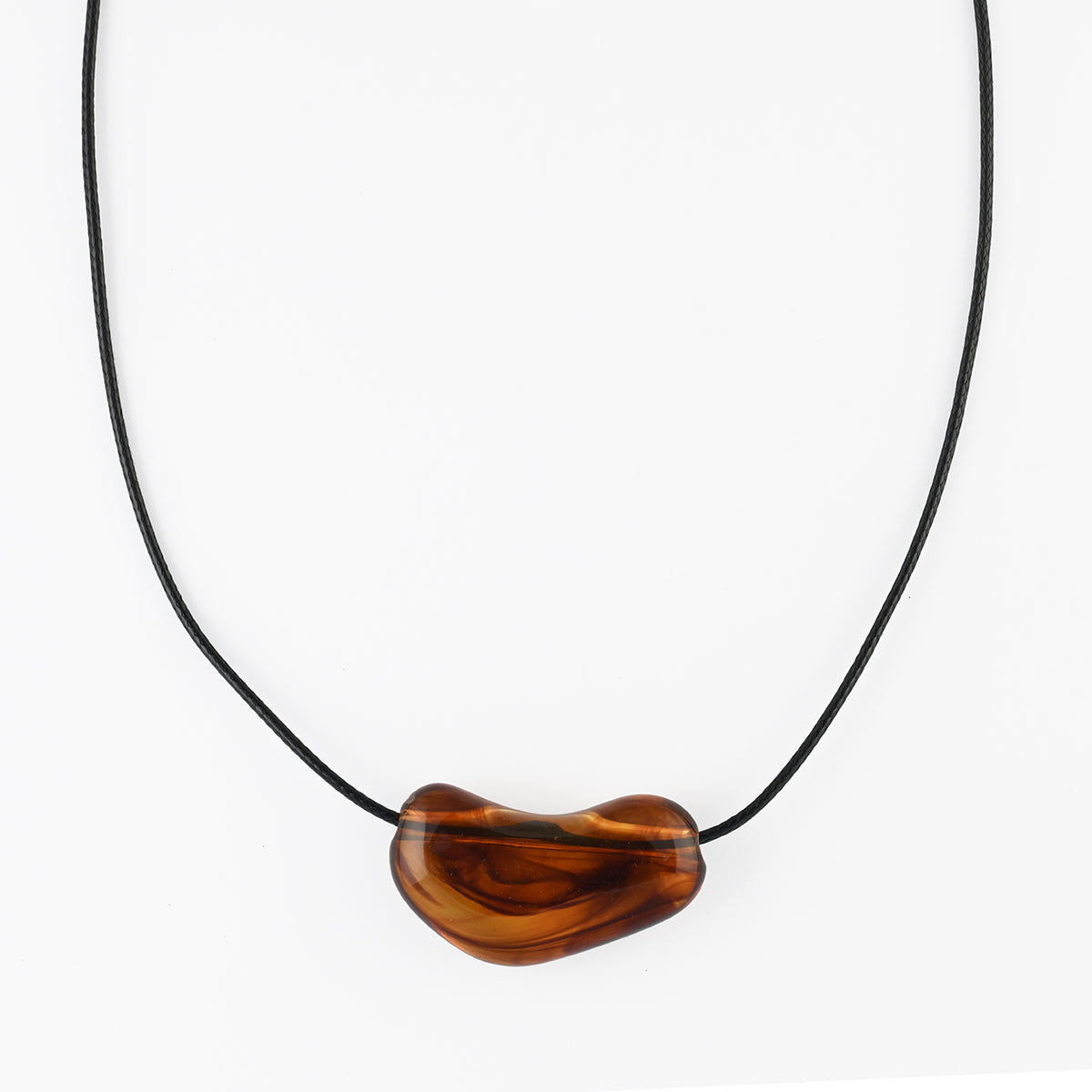 Collier cordon pendentif résine