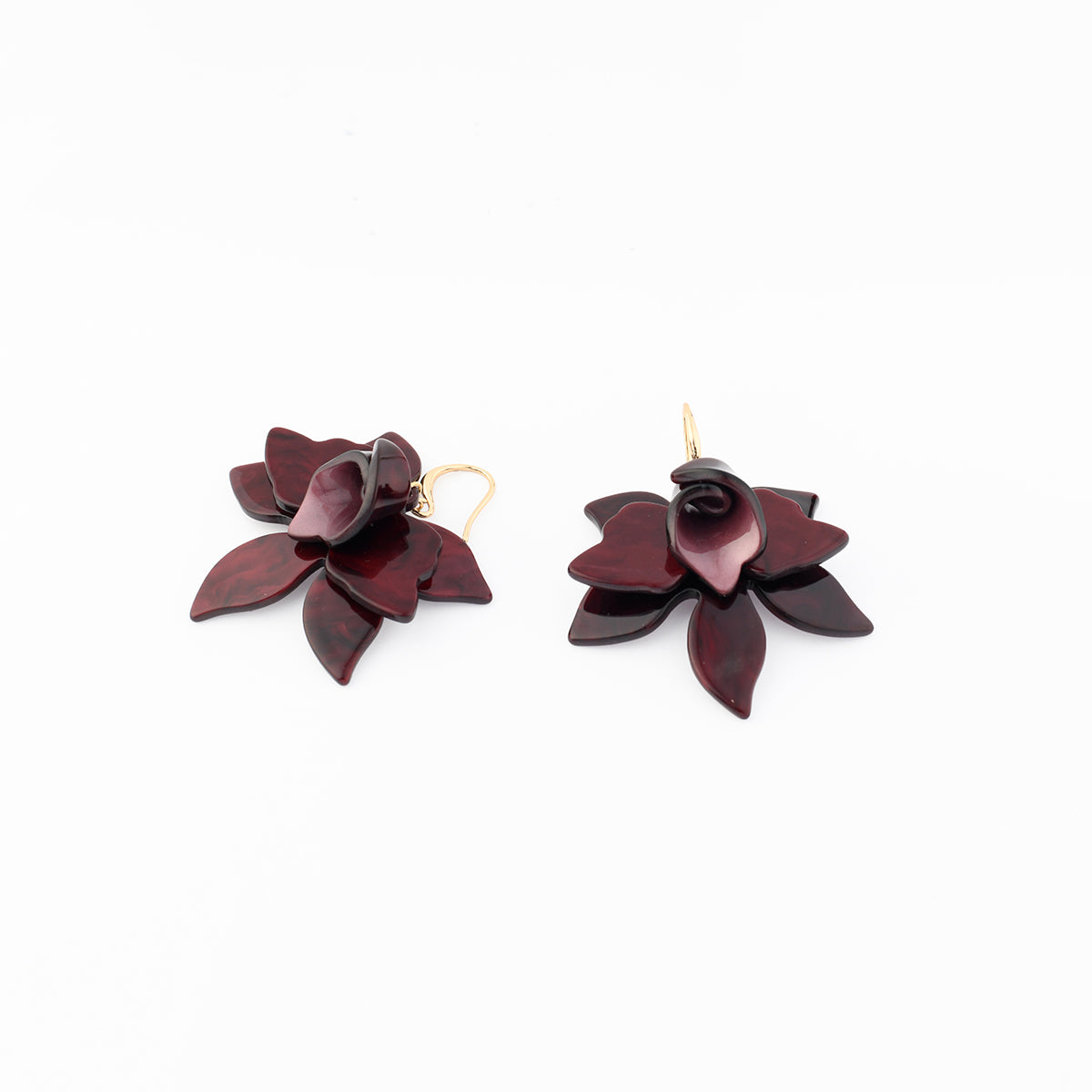 Boucles d'oreilles fleurs en résine bordeaux