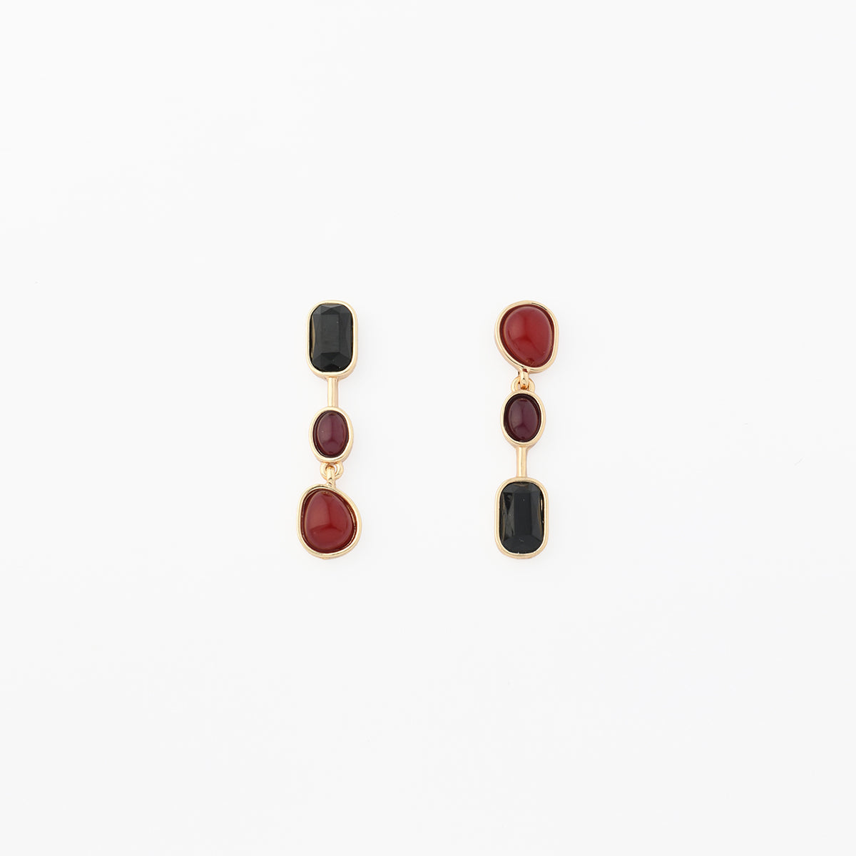 Boucles d'oreilles asymétriques cabochons bordeaux, rouge, noir