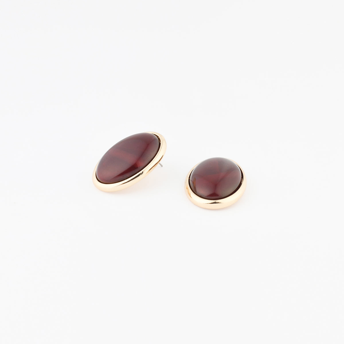 Boucles d'oreilles ovales en résine bordeaux