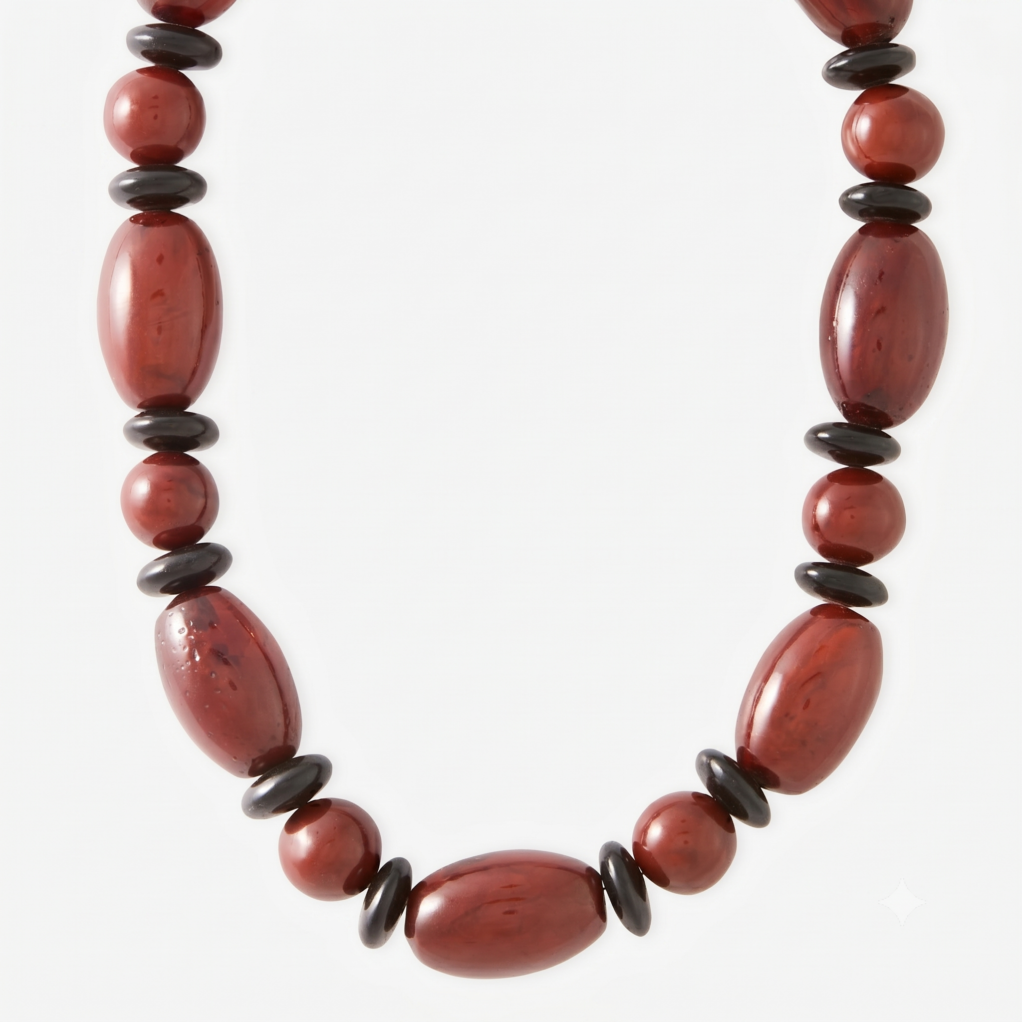 Collier de perles en résine bordeaux et noir