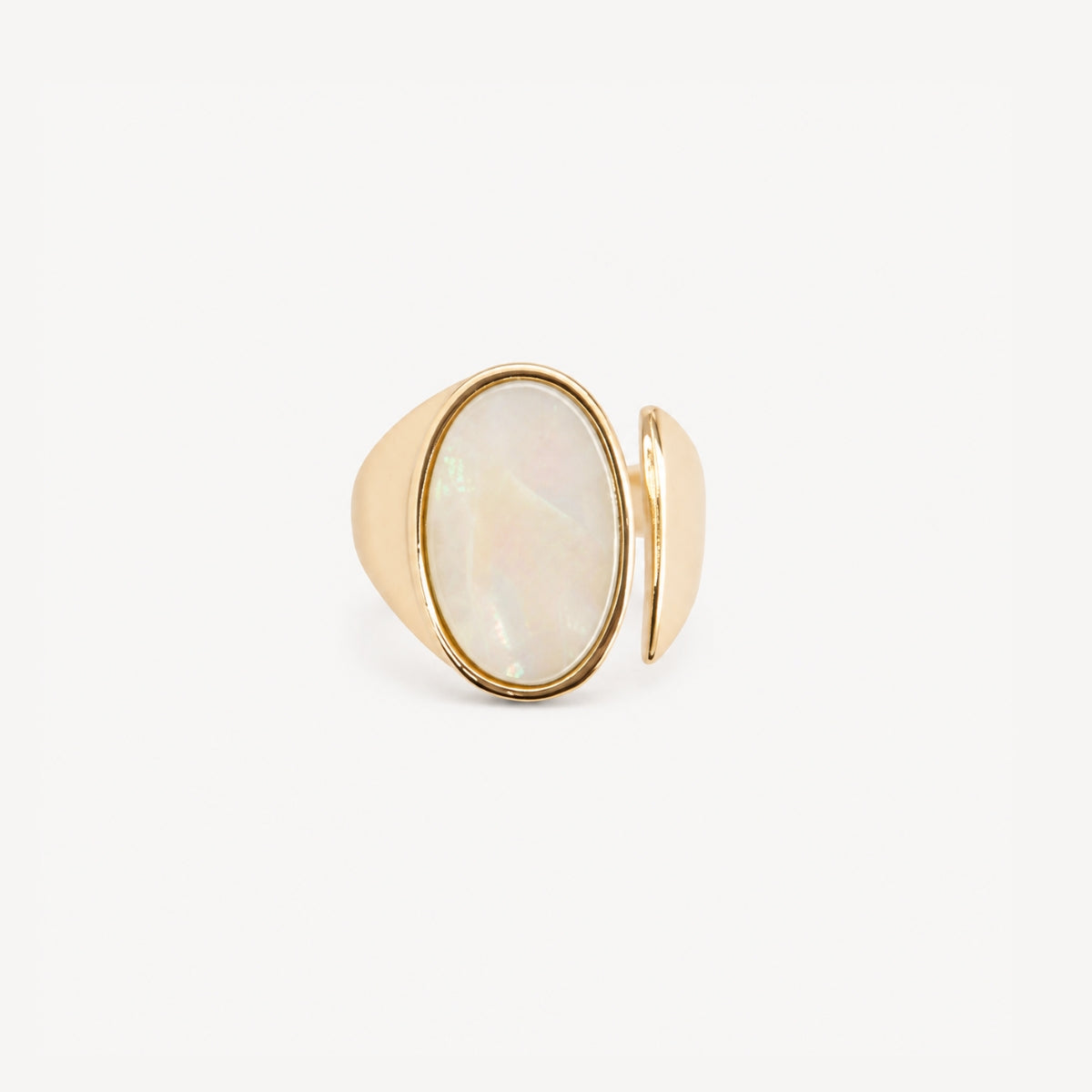 Bague ouverte avec nacre ovale