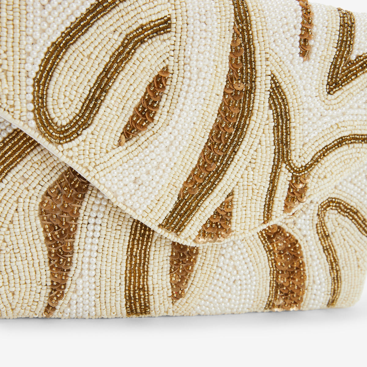 Pochette perlée motif vagues