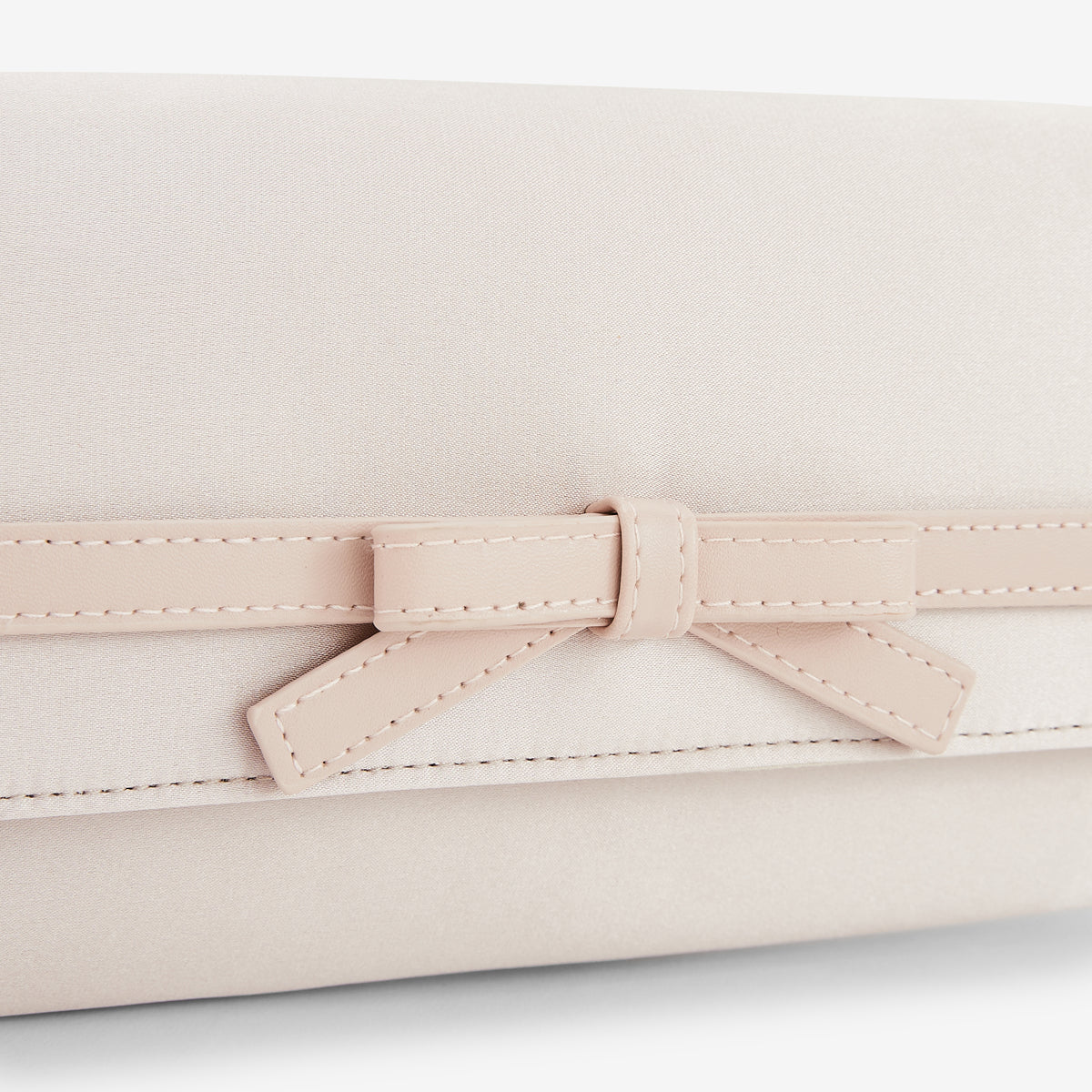 Pochette nude bi matière avec nœud décoratif