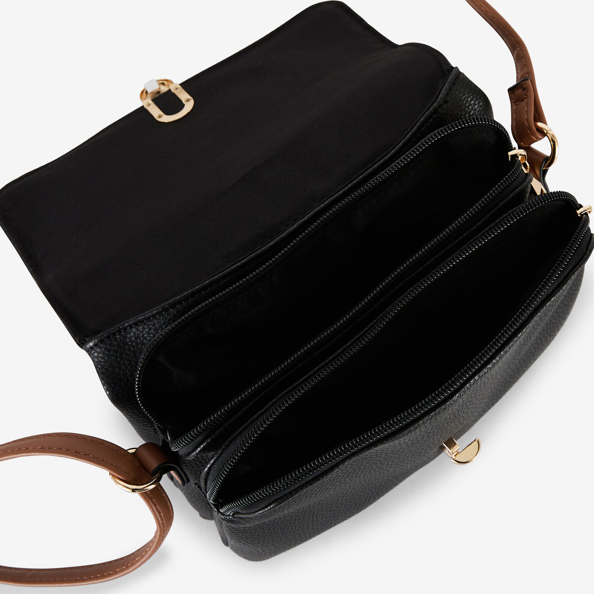Pochette noire effet grainé