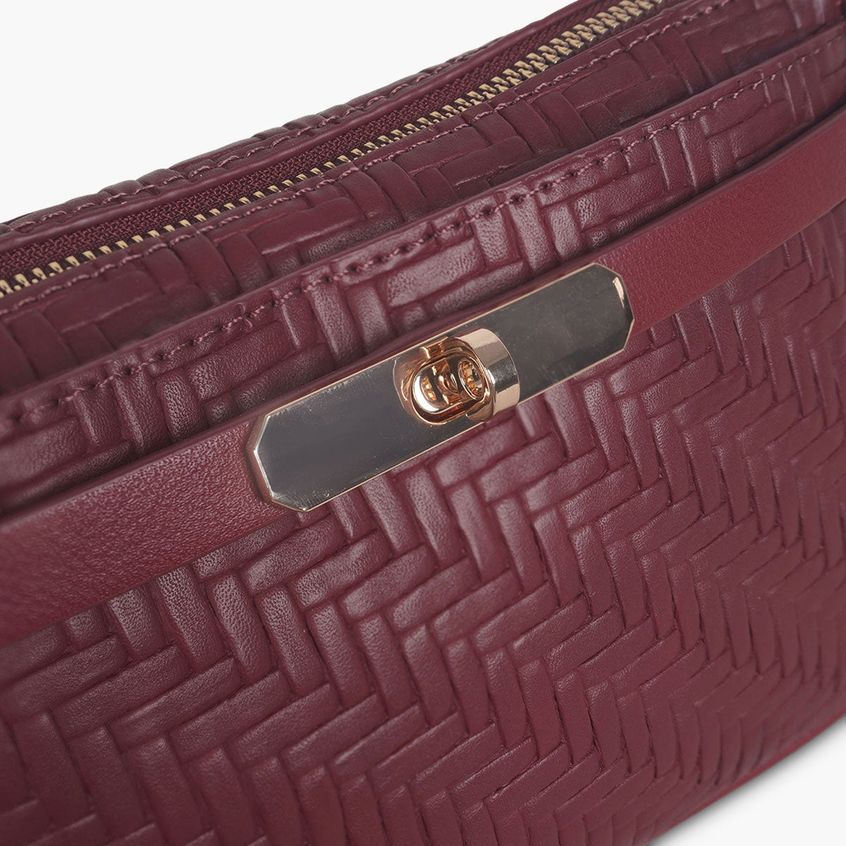 Sac à bandoulière effet tressé bordeaux