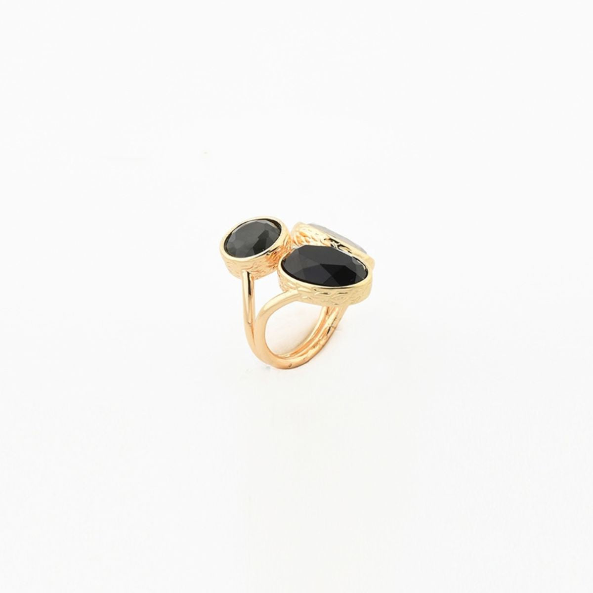Bague 3 cabochons à facettes gris et noirs