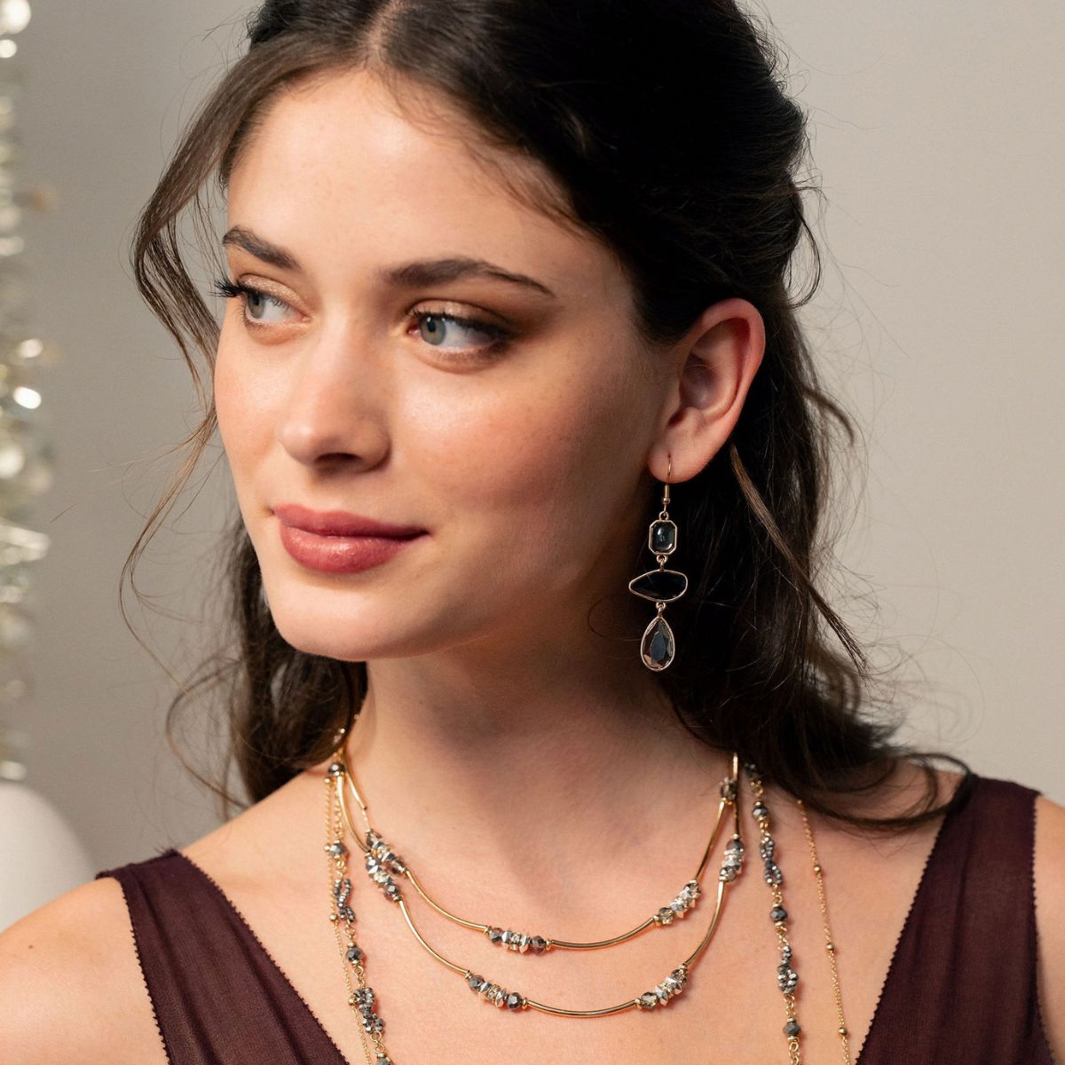 Boucles d'oreilles longues à facettes noirs