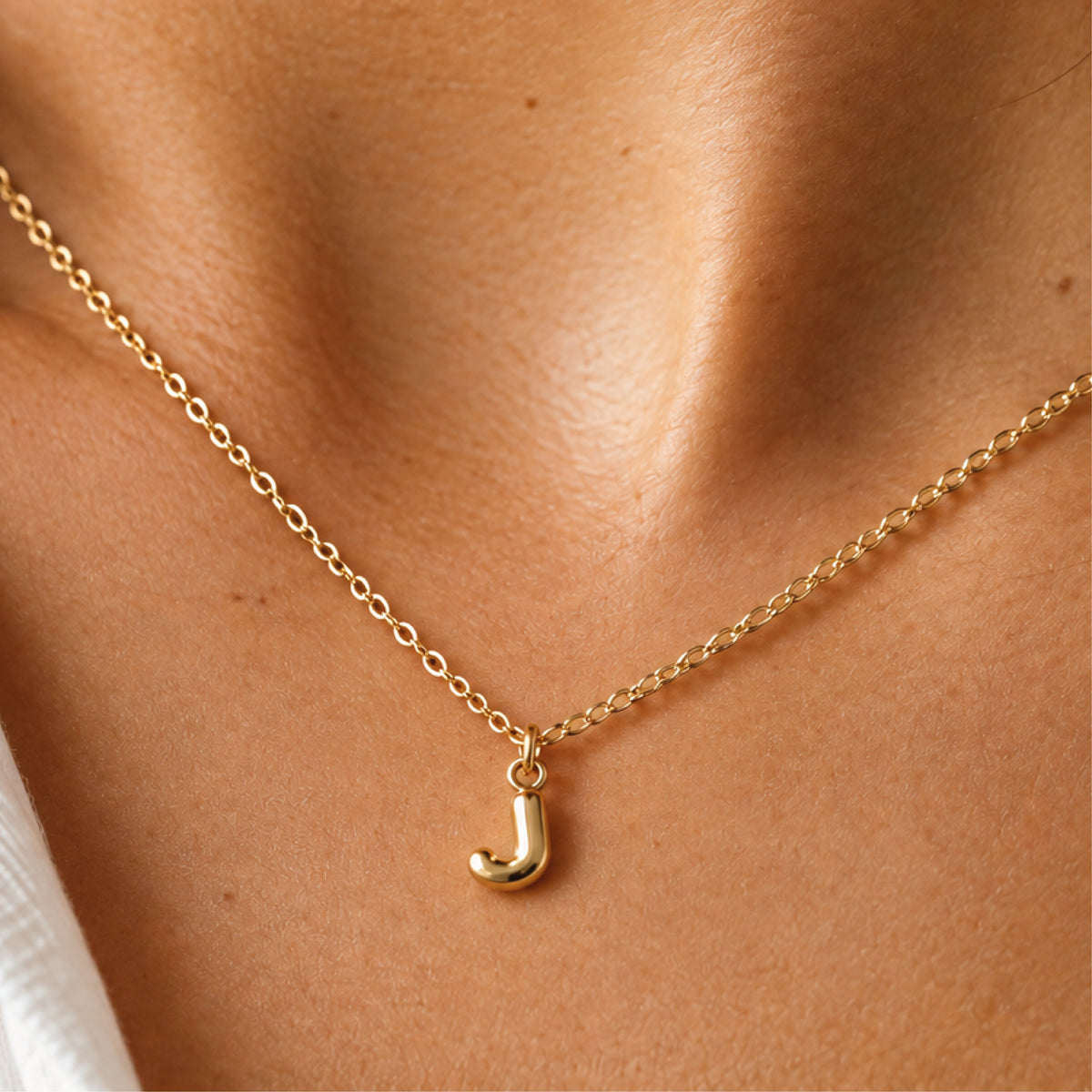 Collier à pendentif lettre J acier inoxydable