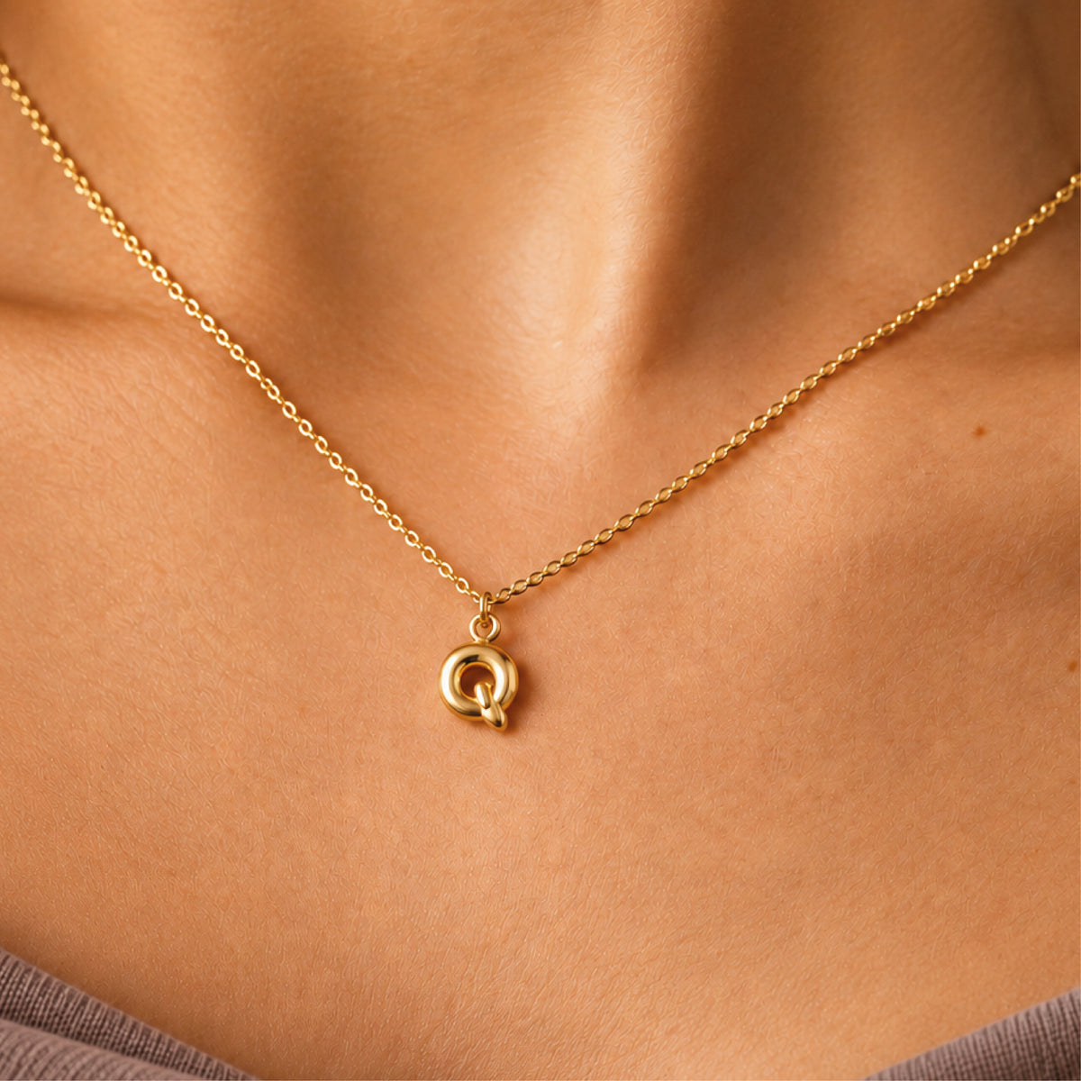 Collier à pendentif lettre Q acier inoxydable