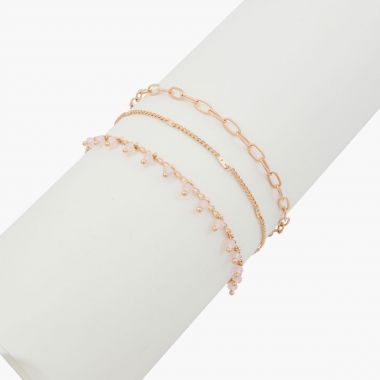 Set de 3 bracelets dorés dont un avec des breloques rose pâle