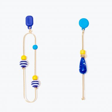 Boucles d'oreilles asymétrique avec perles fantaisies - bleu et jaune